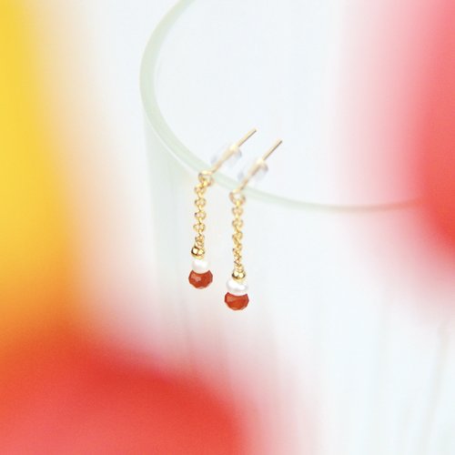Boucles d'oreilles fines et minimalistes - chaine en or rempli 14k, cornaline et perle d'eau douce