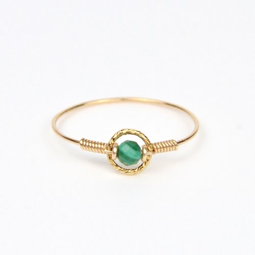 Bague fine anneau d'or laminé et malachite - bague minimaliste