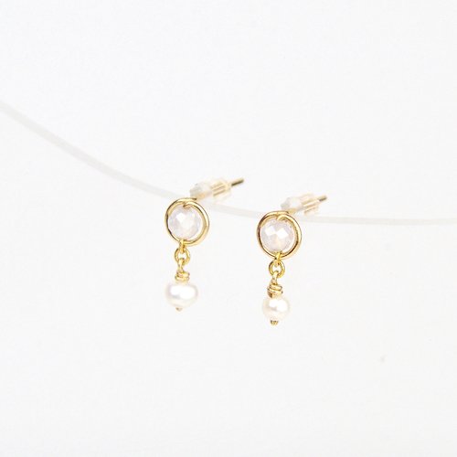 Puces d'oreilles minimalistes en or laminé 14k et zircon - petit pendentif en perle d'eau douce