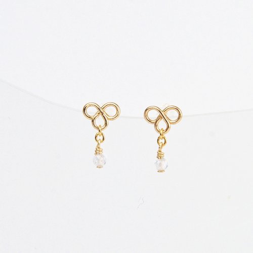 Puces d'oreilles minimalistes petits trèfles en or laminé 14k et pendentif en zircon