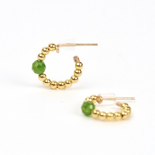 Petites créoles fines et minimalistes en or laminé et diopside