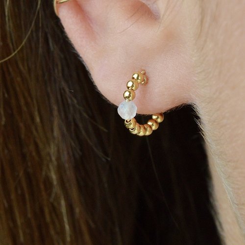 Petites créoles en or laminé et pierre de lune - bijoux fins