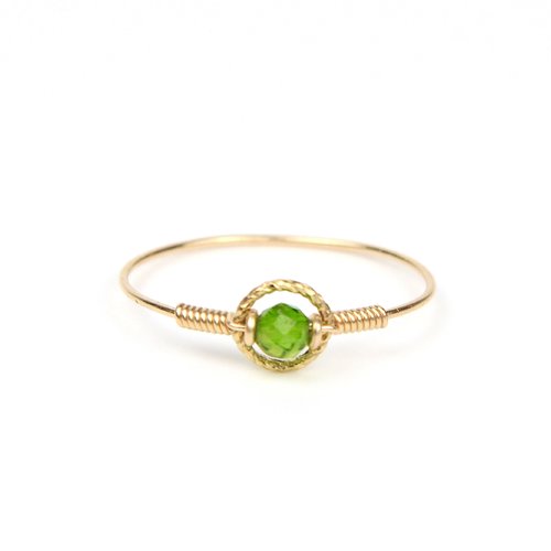 Bague fine anneau d'or laminé et diopside - bague cercle minimaliste