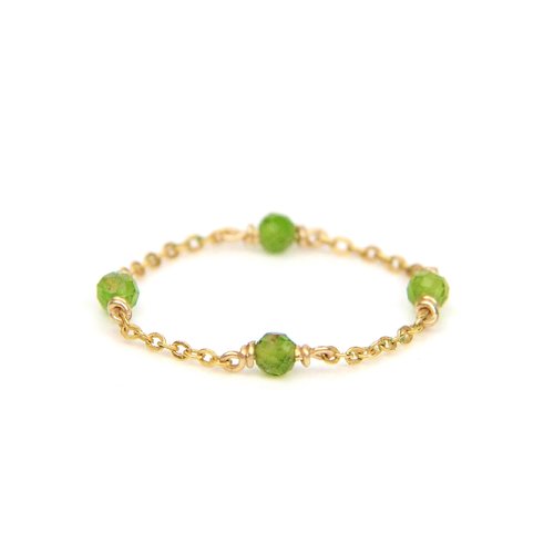 Bague fine en chaîne d'or laminé 14k et diopside - bague chaînette minimaliste