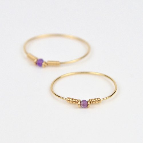 Bague fine minimaliste en or laminé 14k et améthyste - bague fine empilable en gold filled ou argent 925 - bijoux fins