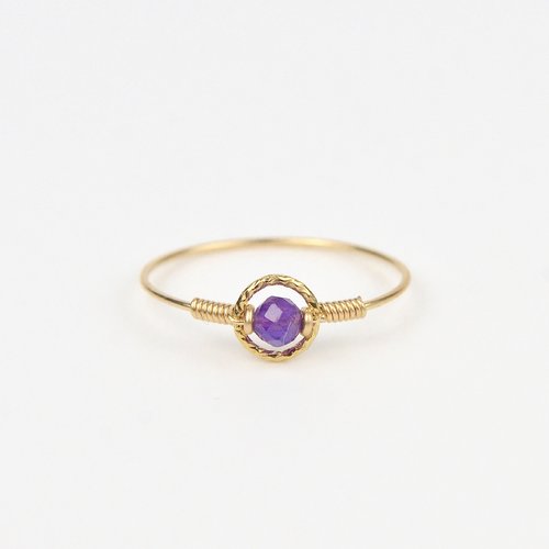 Bague fine minimaliste en or laminé et améthyste - bague en argent ou en gold filled - bague très fine martelée - bijoux fins
