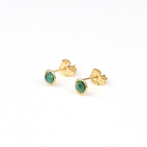 Petites boucles d'oreilles puces en or laminé et malachite - clous d'oreilles minimalistes - puces discrètes