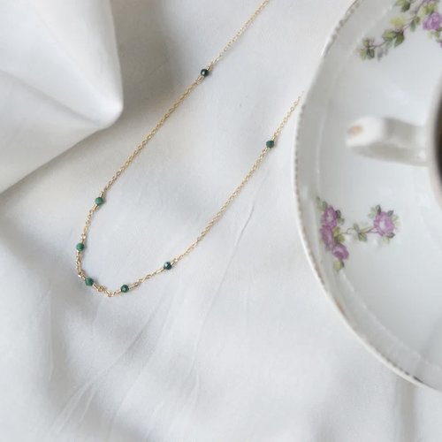 Collier fin multi-pierres en or laminé 14k et malachite - collier minimaliste en argent 925 ou en or - bijoux fins pierres naturelles