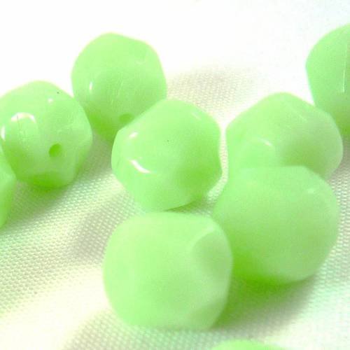 10 perles à facettes vert menthe, 8mm, (pv33) 