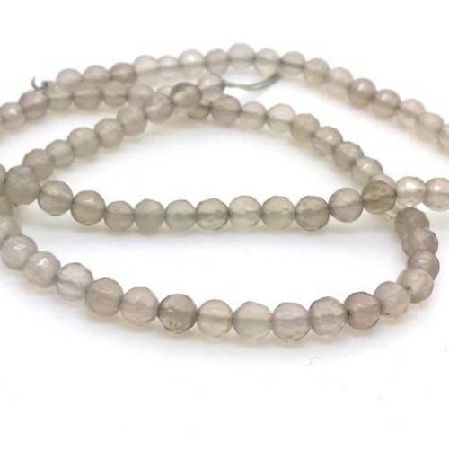 85 perles d'agate 4mm gris clair, à facettes 4.2mm, pour bracelet wrap! (pg188) 