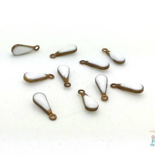10 breloques gouttes émail blanc sur laiton, 4x11mm (bre445) 