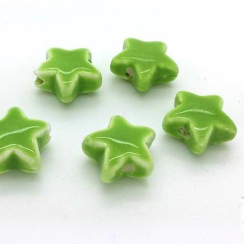 Vert pomme:  5 perles en céramique  forme étoile, 8x14x15mm  (pc157) 