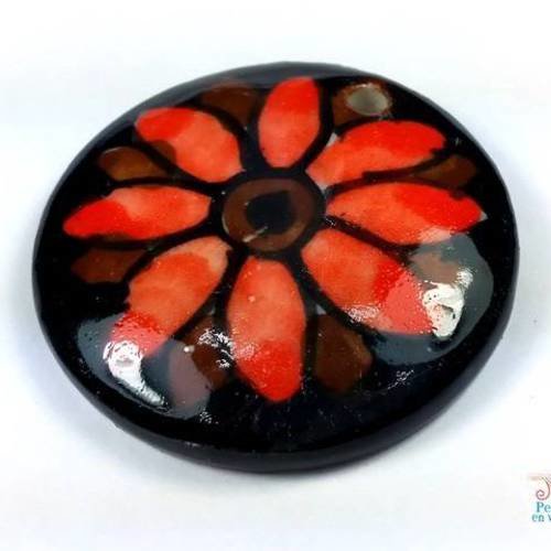 1 pendentif médaillon en céramique peinte, fleur noir/orange, diamètre 45mm (pc133) 