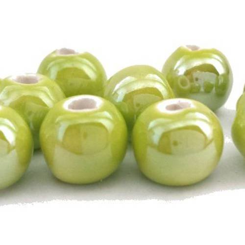 Vert anis: 10 perles en céramique émaillée  8-9mm (pc115) 