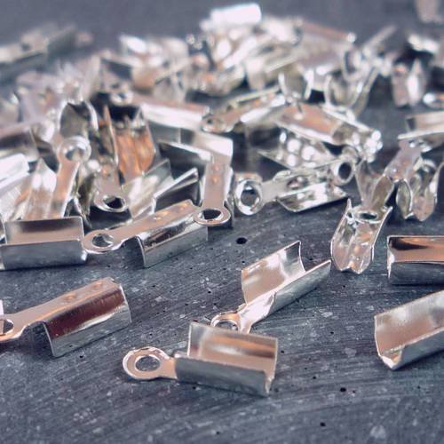 50 embouts pour pincer cordon de 2mm, métal argenté ( f47) 