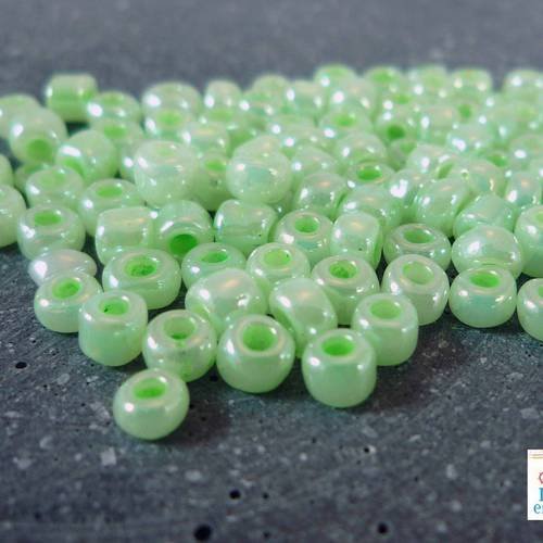 30 grammes grosses perles rocailles vert clair lustré, (roc12) 