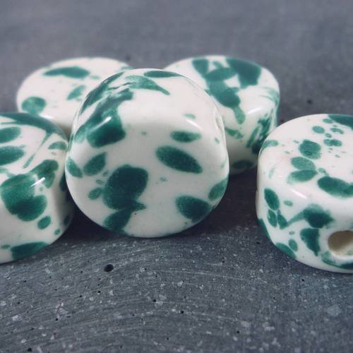 5 grosses perles blanches et vertes, palets en céramique, 9x16mm, (pc22)