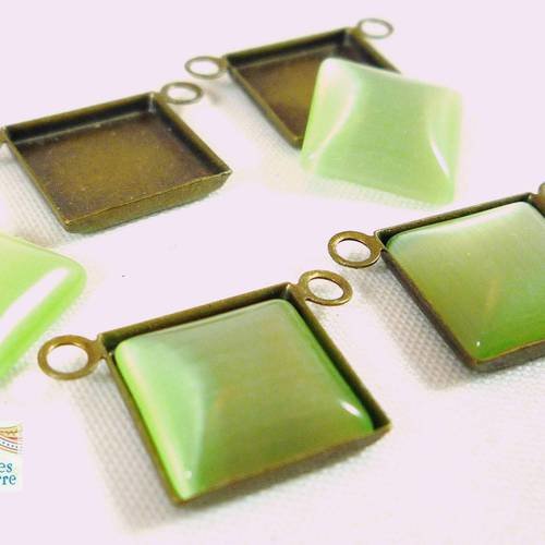 2  breloques bronze carrées avec 2 cabochons oeil de chat vert pomme 10mm, (bre195)