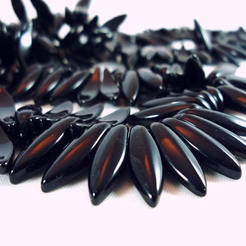 20 dagues courbes en verre noir opaque,  perles de 4x18mm (pv244) 