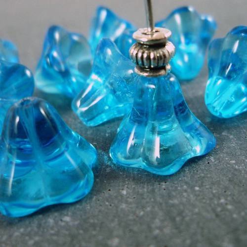 10 perles clochettes en verre transparent turquoise, 9x12mm  (pv236) 