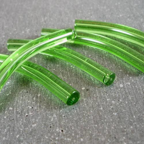 4 tubes courbes verts, perles en verre 45mm, (pv217) 