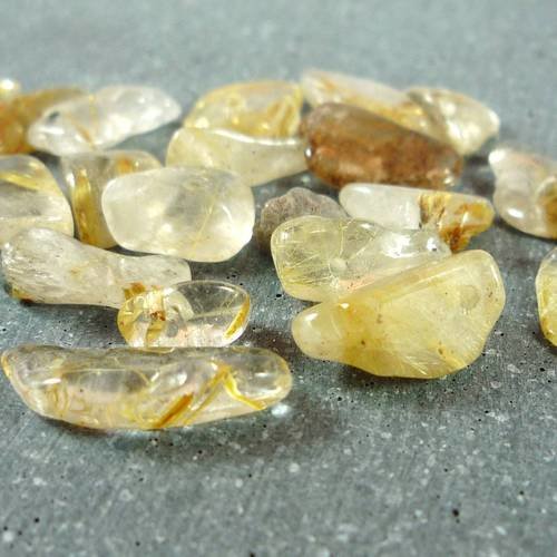 20 perles chips de quartz, beige,  5 à 10mm, (pg29) 
