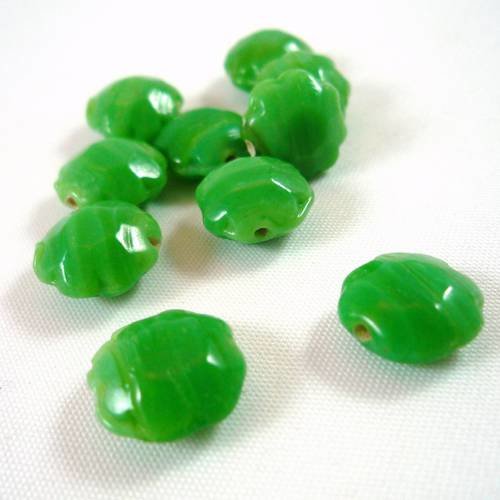 10 perles fleurs vertes,  verre artisanal indien, 10x6mm,(pv21)