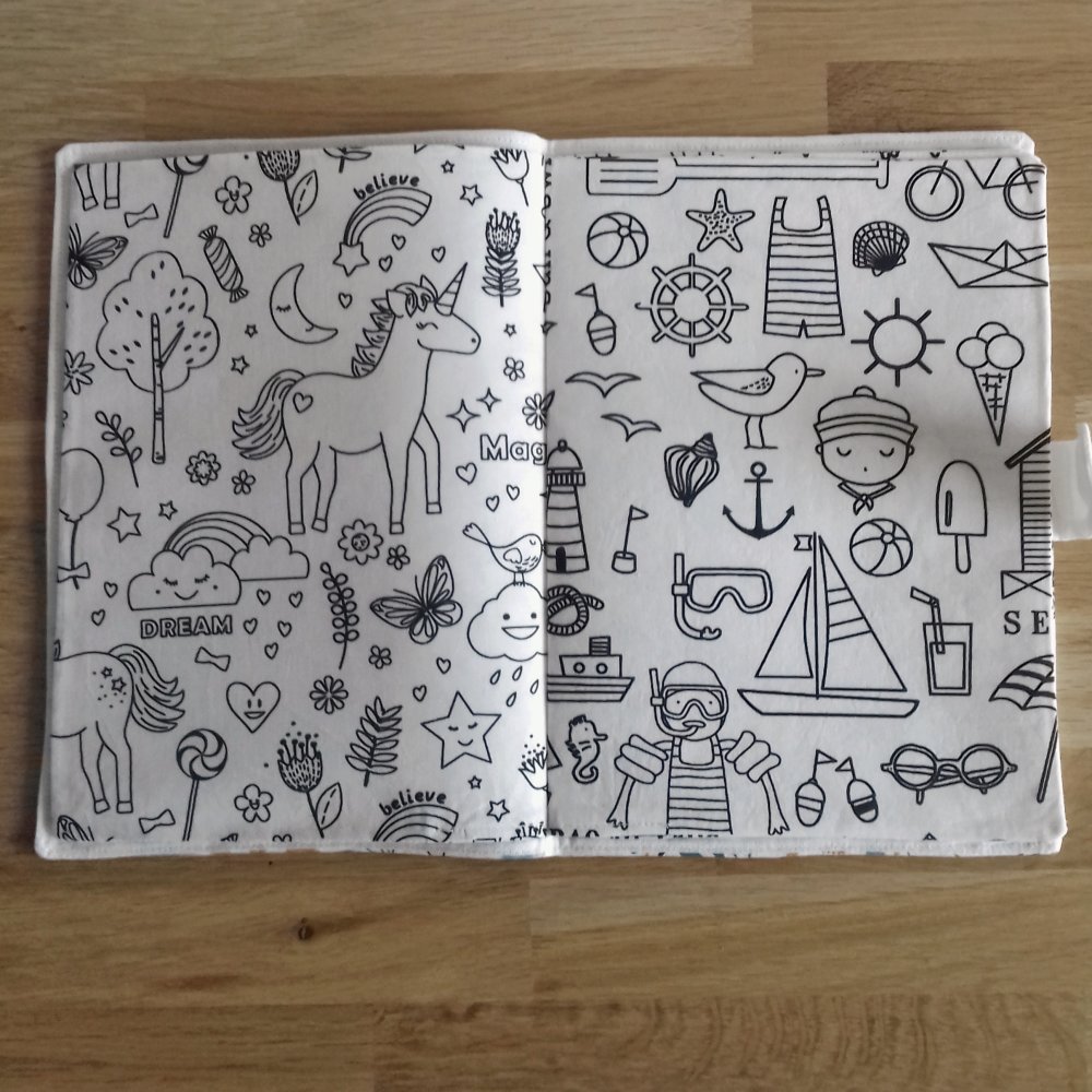 Livre de coloriage tissus  Un grand marché