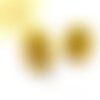 Perle tchèque fer à cheval, décor trèfle, verre pressé, opaque, jaune ocre, patine cuivrée, 21 x 18 mm, vendue a l'unité