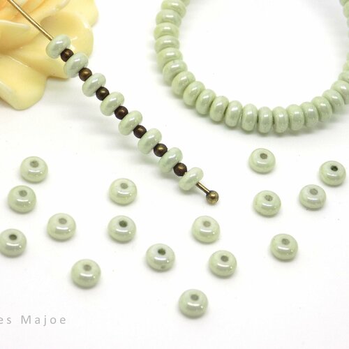 Perles tchèques rondelles, verre pressé, vert pale, diamètre 4 mm, lot de 30