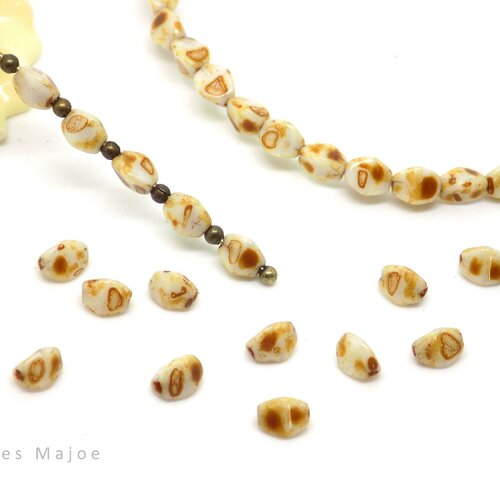 Perle tchèque pincée, en verre pressé, opaque, tons crème, marron, patine, 5 x 4 mm, lot de 30