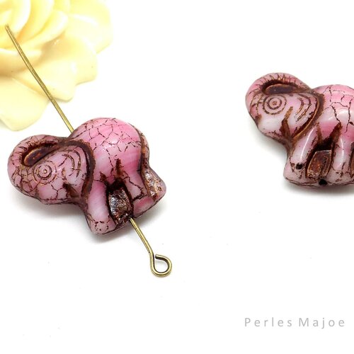 Perles tchèques éléphants en verre pressé opaque artisanales rose pale patine cuivrée lot de 2