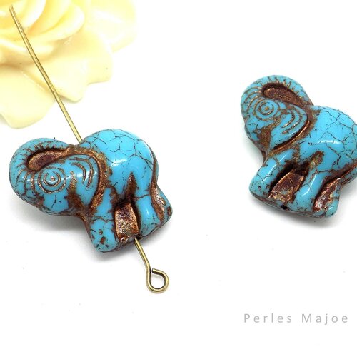 Perles tchèques éléphants en verre pressé opaque artisanales bleu turquoise patine cuivrée lot de 2