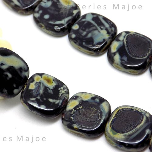 4 perles tchèques en verre carré et plate effet cailloux noir et diverses couleurs