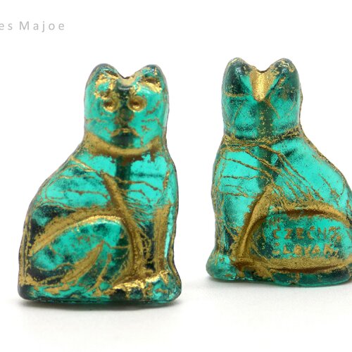 Perles tchèques chat, verre pressé transparent, vert émeraude, patine bronze antique, lot de 2