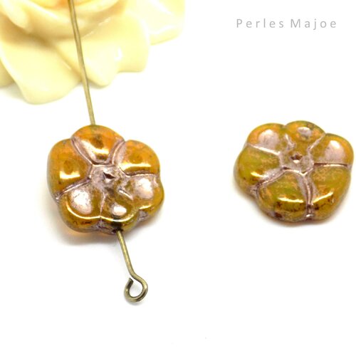 Perles tchèques fleur, primevère, verre pressé, opaque, tons ambre, marron et argent, 15 x 15 mm, vendues par lot de 2 ou 4