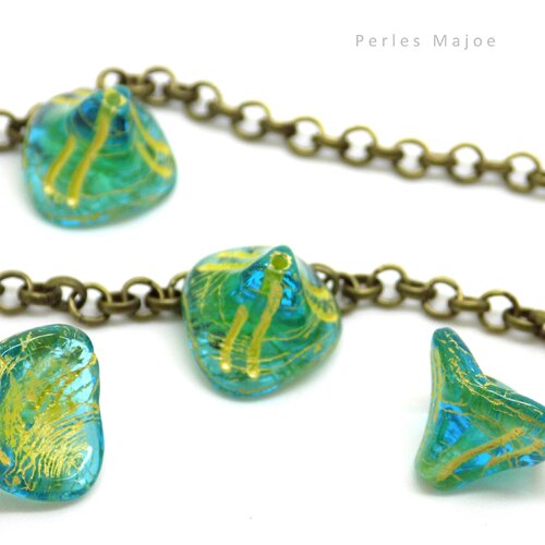 Perle tchèque clochette, verre pressé, transparent, divers tons bleu, vert, doré, 12 x 9 mm, lot de 4