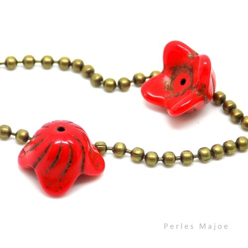 Perles tchèques clochettes, verre pressé, opaque, rouge, patine bronze antique, 15 x 9 mm, lot de 2