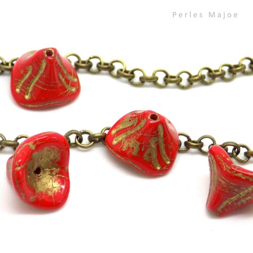 Perle tchèque clochette, en verre pressé, opaque, rouge, bronze, patine, 12 x 9 mm, lot de 4