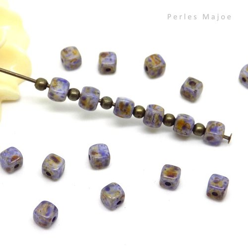 Perle tchèque cube, verre pressé, tons violet, marron, patine, 4 x 4 mm, lot de 20