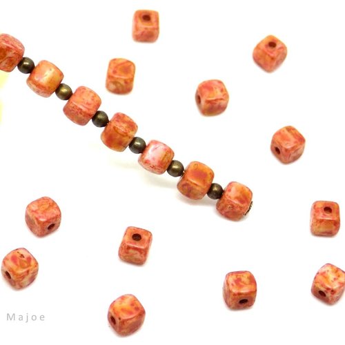 Perle tchèque cube, verre pressé, picasso, divers tons fuchsias, jaune, marron, crème, 4 x 4 mm, lot de 20