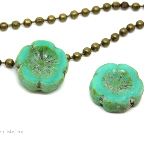 Perle tchèque fleur hawaïenne, verre pressé, vert, patine effet lustré, 14 mm, lot de 2