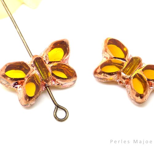Perle tchèque papillon, verre pressé, translucide, jaune, incrustation et contour cuivrée, 20 x 12 mm, lot de 2