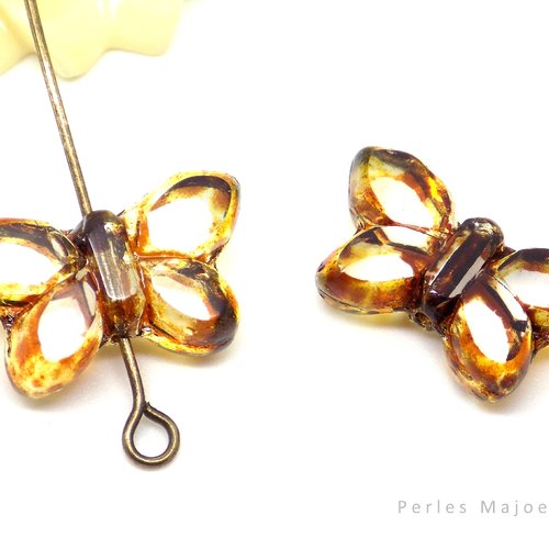 Perle tchèque papillon, verre pressé, translucide, tons marron, miel, ambre, patine, 20 x 12 mm, lot de 2