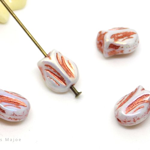 Perles tchèques tulipes, cloche, fleur, verre pressé, blanc, patine cuivrée, 9 x 7 mm, lot de 10