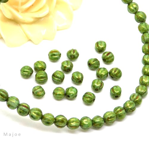 Perles tchèques melons, rondes, verre pressé, tons vert, marron reflets dorés, patine, 4 mm, lot de 30