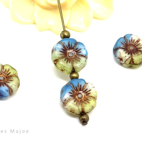 Perles tchèques fleurs hawaïennes, verre pressé, mat, tons bleu, vert, blanc, patine cuivrée, 12 mm, lot de 6 pièces