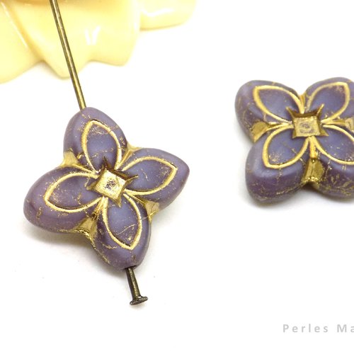 Perles tchèques fleur lys, verre opaque, pressé, couleur parme, patine bronze antique, 17 mm, lot de 2