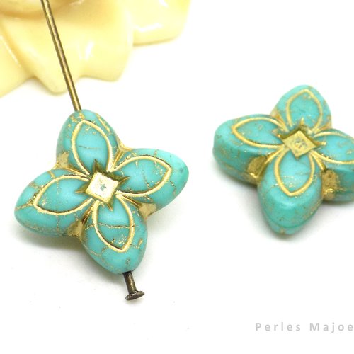 Perles tchèques fleur lys, verre opaque, pressé, couleur vert bleu clair, patine bronze antique, 17 mm, lot de 2