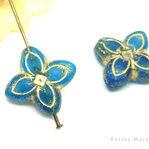 Perles tchèques fleur lys, verre pressé, translucide, bleu turquoise, patine or antique, 17 mm, lot de 2